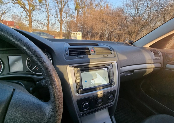 Skoda Octavia cena 22000 przebieg: 249109, rok produkcji 2012 z Gdynia małe 121